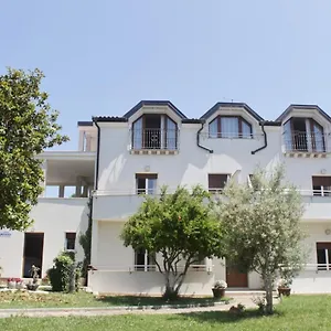 https://villa-lion-zambratija.in-istria.net